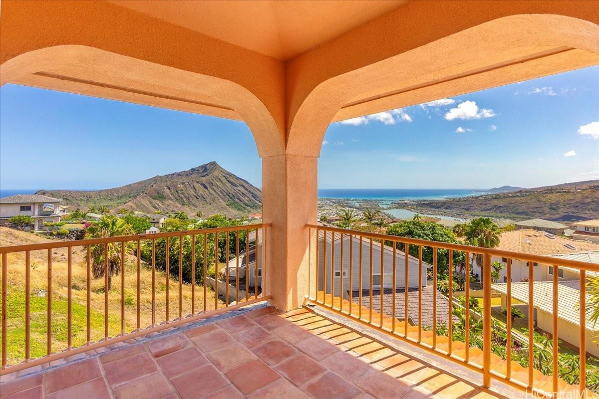 1062  Hoa Street Napali Haweo, Hawaii Kai home - photo 18 of 25