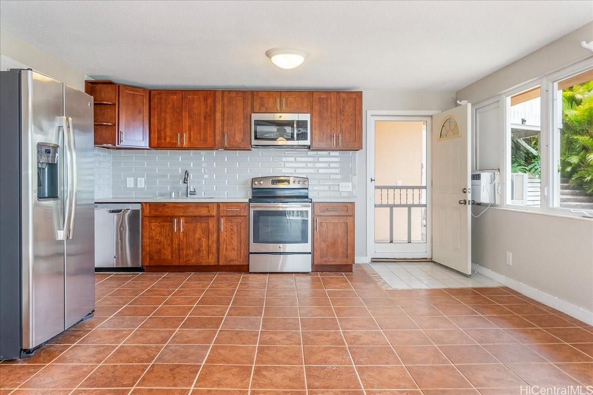 1062  Hoa Street Napali Haweo, Hawaii Kai home - photo 21 of 25