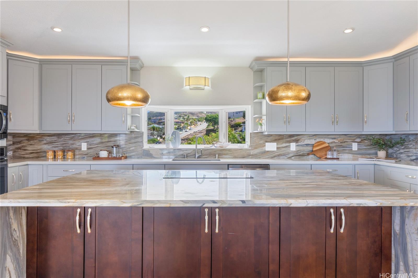 1062  Hoa Street Napali Haweo, Hawaii Kai home - photo 6 of 25