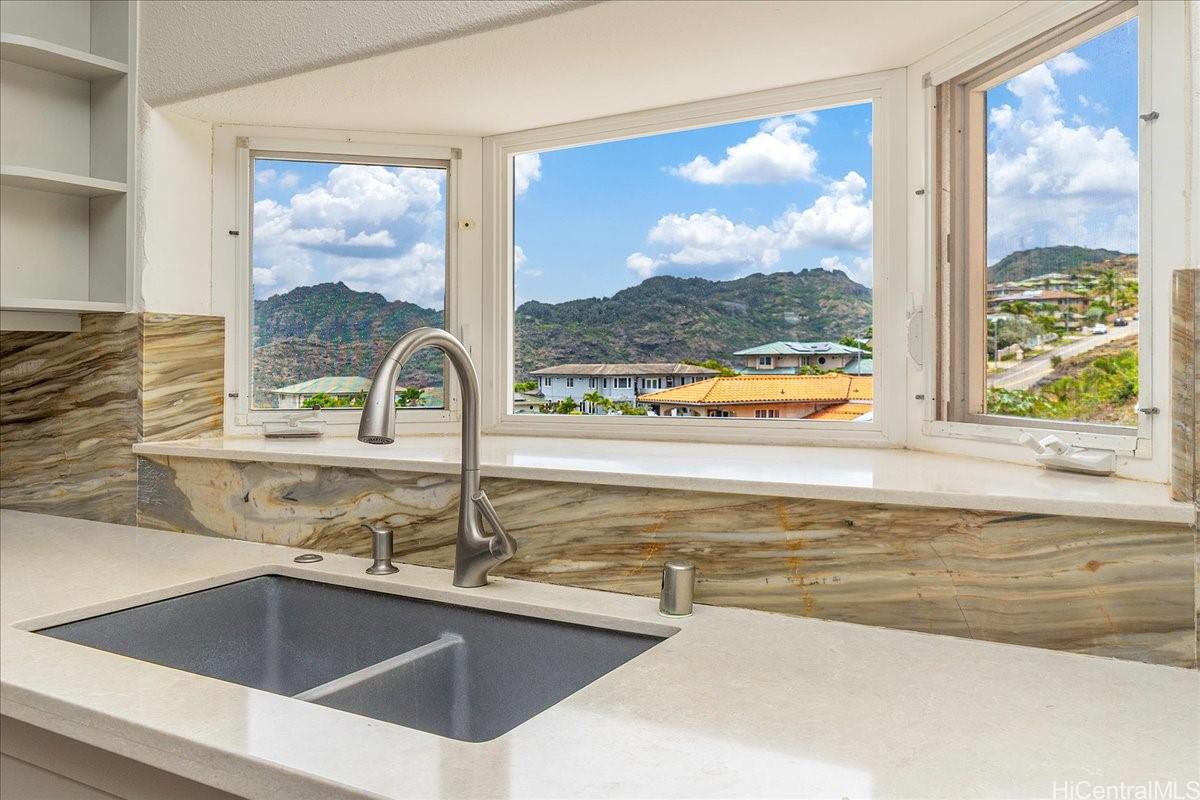 1062  Hoa Street Napali Haweo, Hawaii Kai home - photo 7 of 25