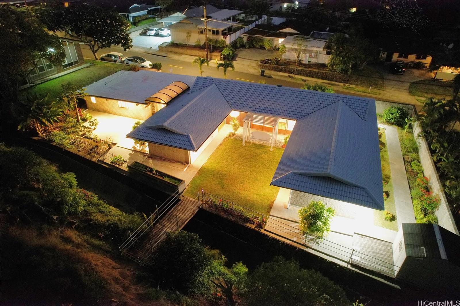 1062  Kamahele Street Enchanted Lake, Kailua home - photo 3 of 25