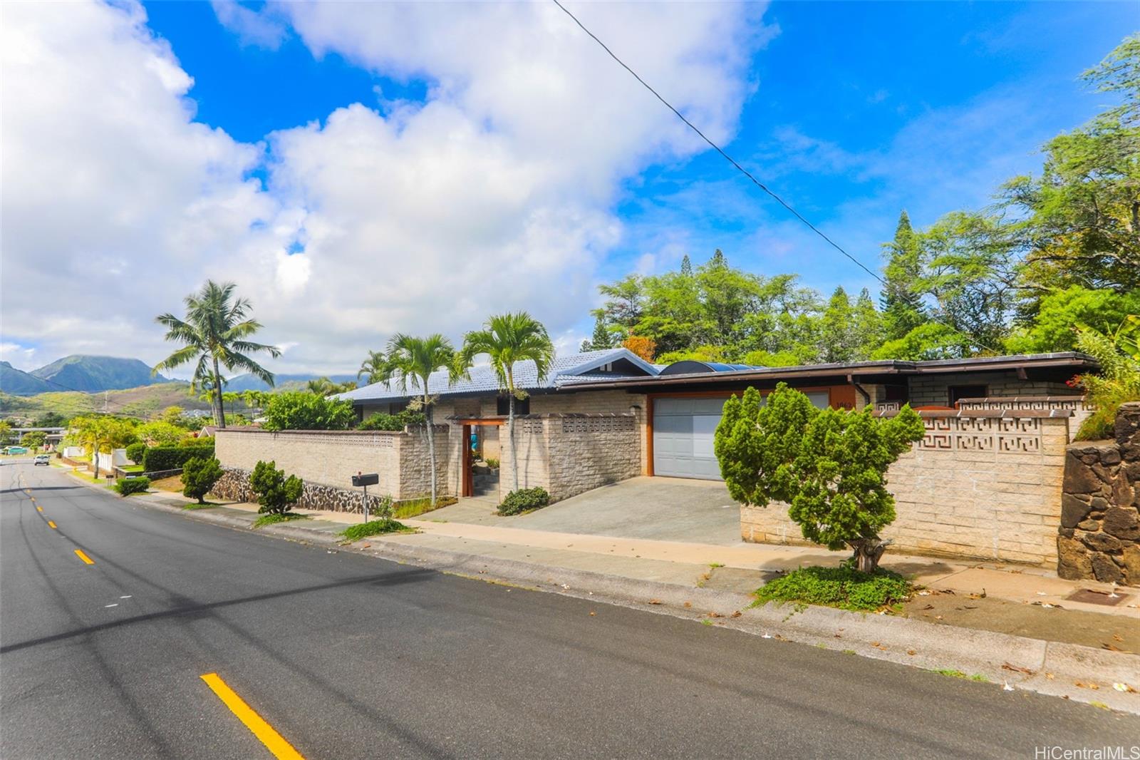 1062  Kamahele Street Enchanted Lake, Kailua home - photo 2 of 25