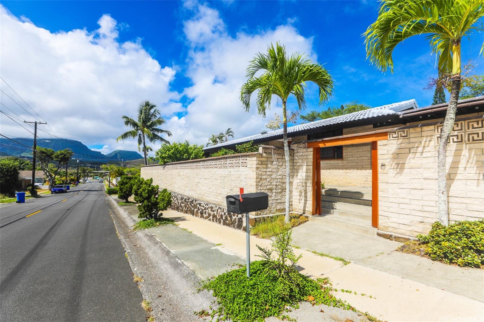 1062  Kamahele Street Enchanted Lake, Kailua home - photo 3 of 25