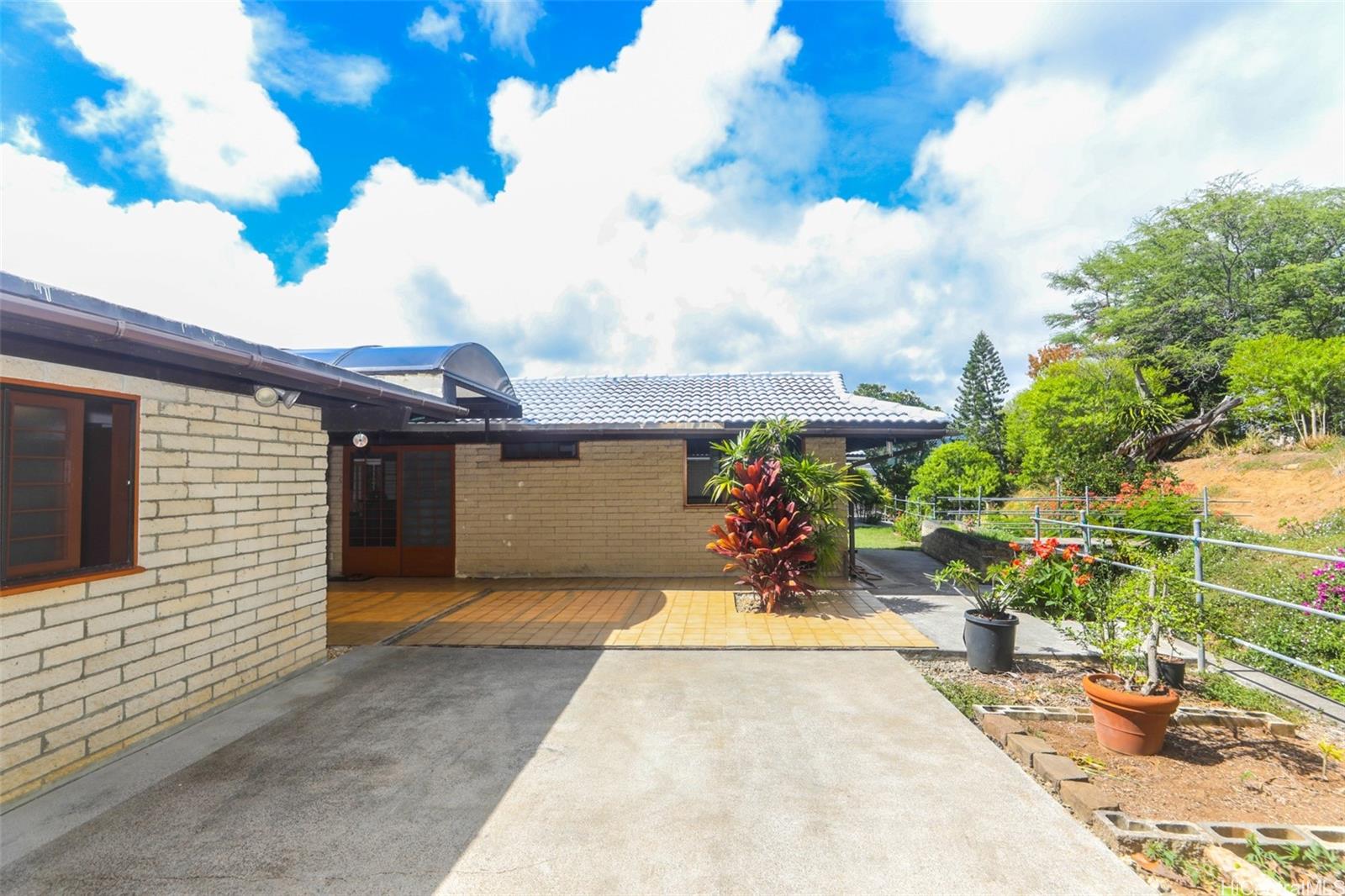 1062  Kamahele Street Enchanted Lake, Kailua home - photo 23 of 25