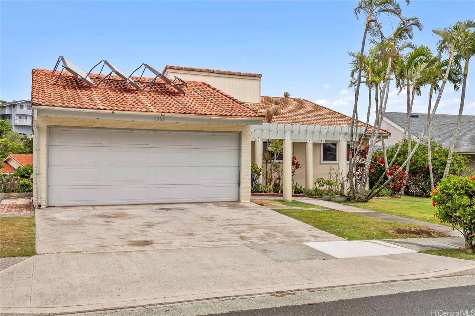 1063  Kamookoa Place Mariners Ridge, Hawaii Kai home - photo 2 of 25