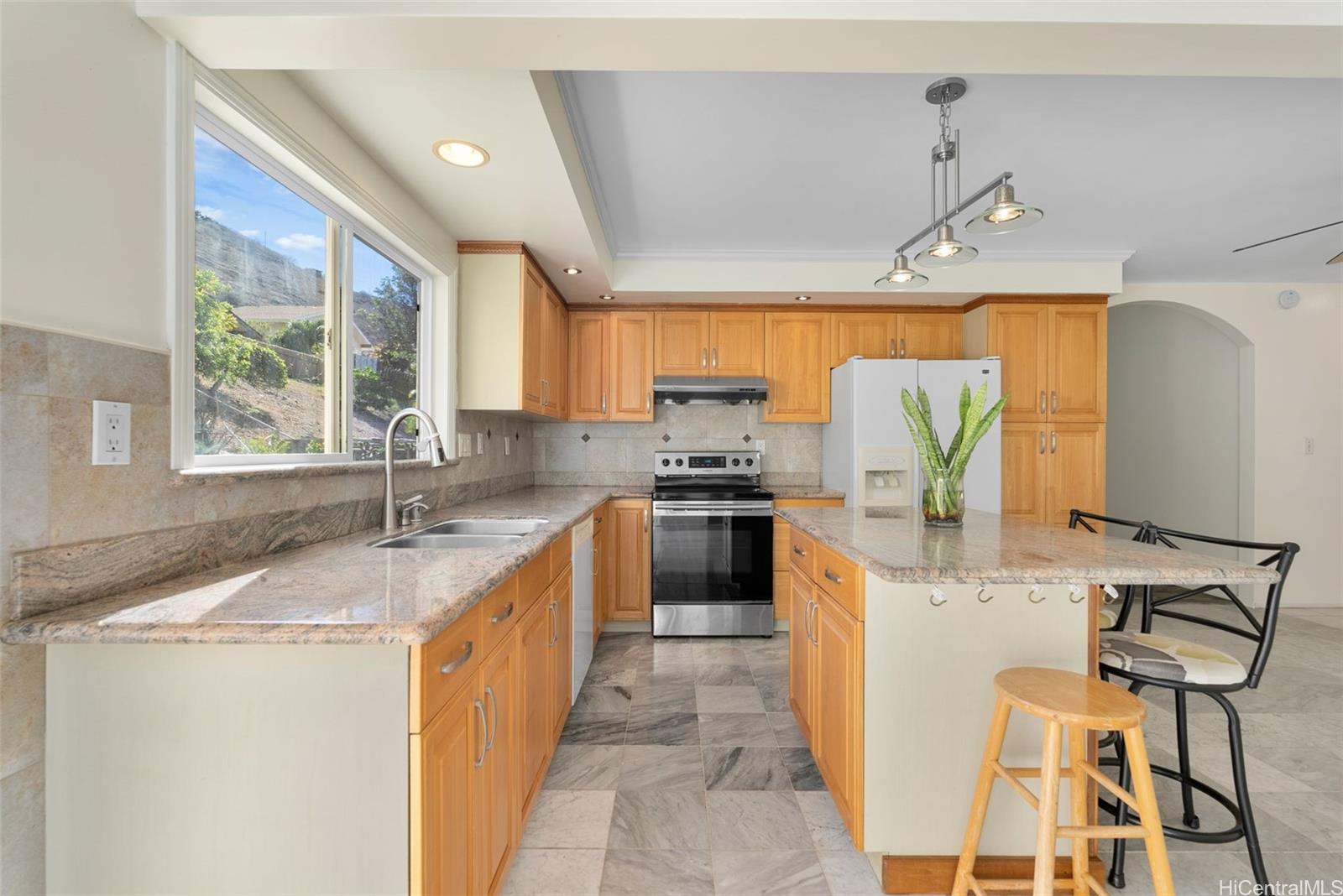 1069  Lunalilo Home Road Mariners Valley, Hawaii Kai home - photo 8 of 25