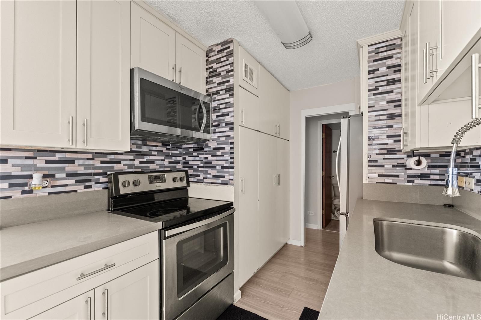 Crown Thurston condo # 101, Honolulu, Hawaii - photo 3 of 19