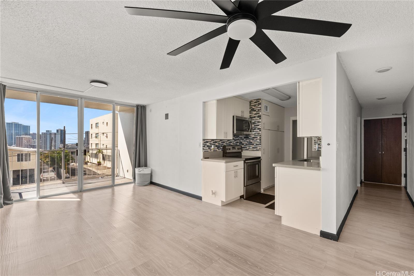 Crown Thurston condo # 101, Honolulu, Hawaii - photo 6 of 19