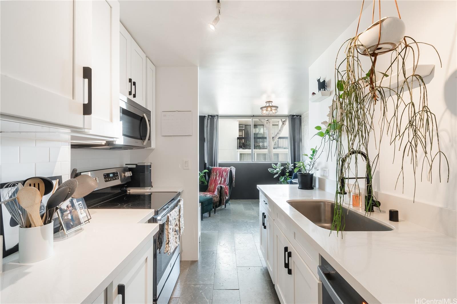 Crown Thurston condo # 402, Honolulu, Hawaii - photo 4 of 15