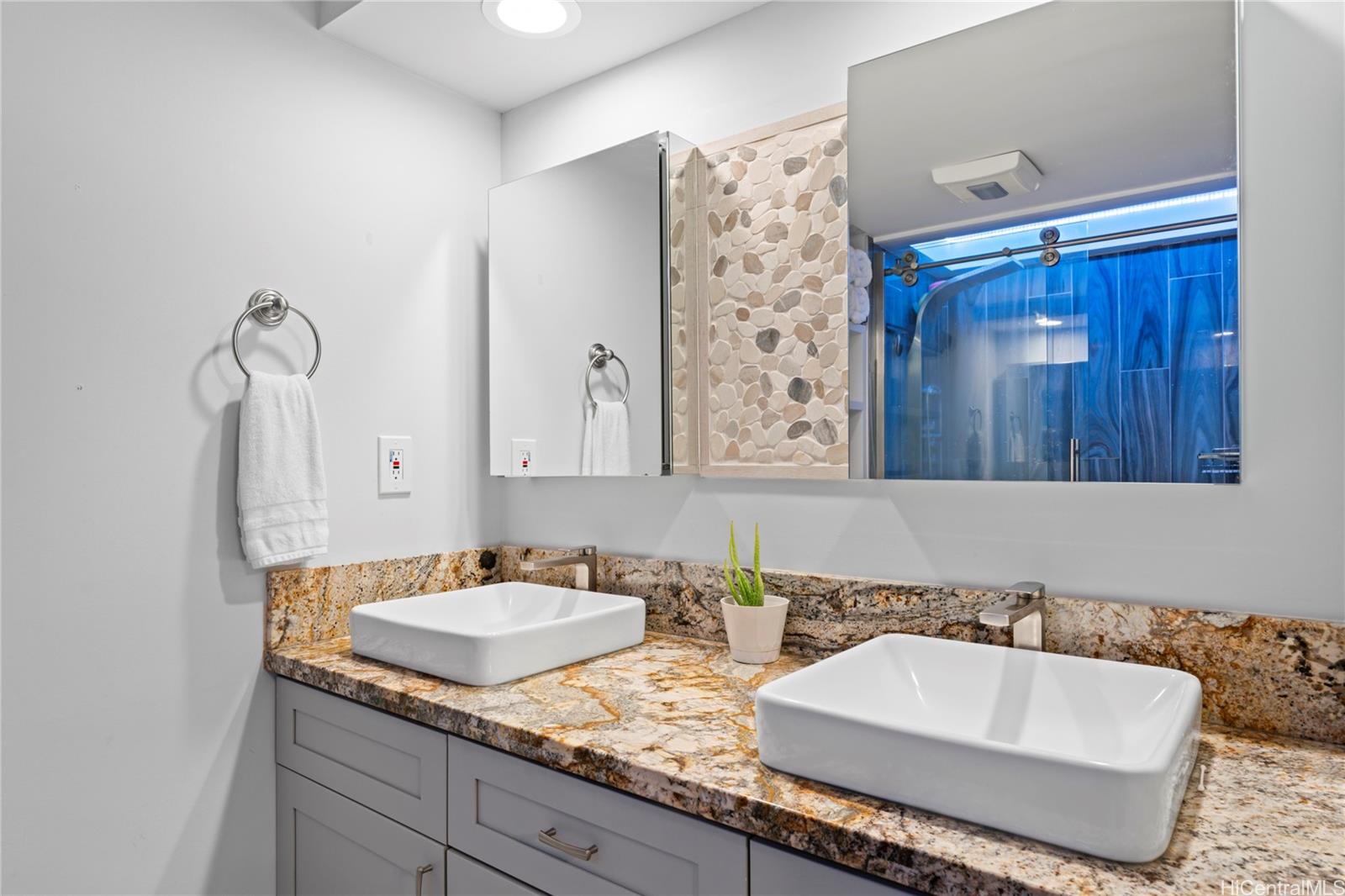Country Club Village condo # 110, Honolulu, Hawaii - photo 18 of 25