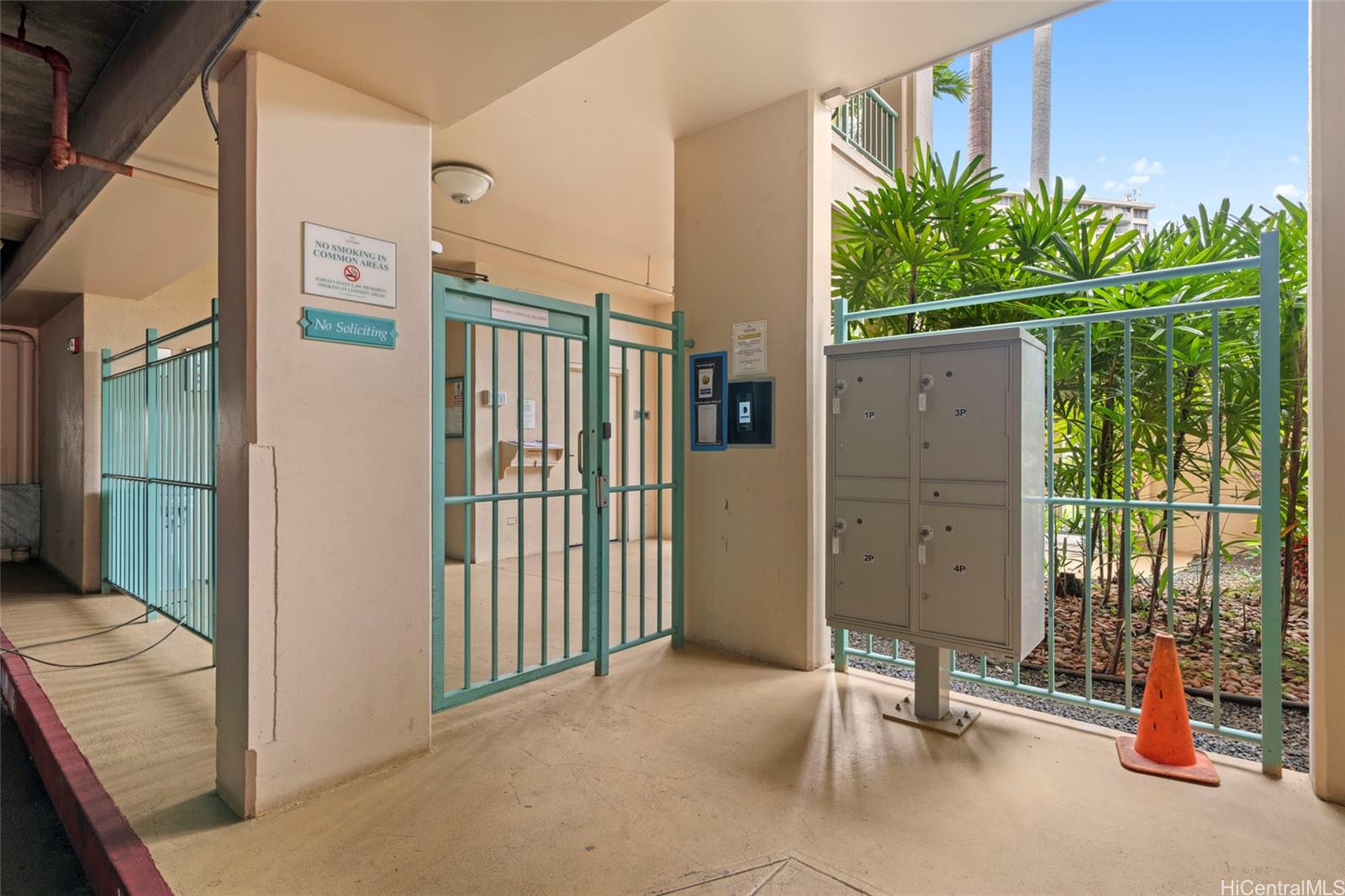 Country Club Village condo # 401, Honolulu, Hawaii - photo 20 of 22