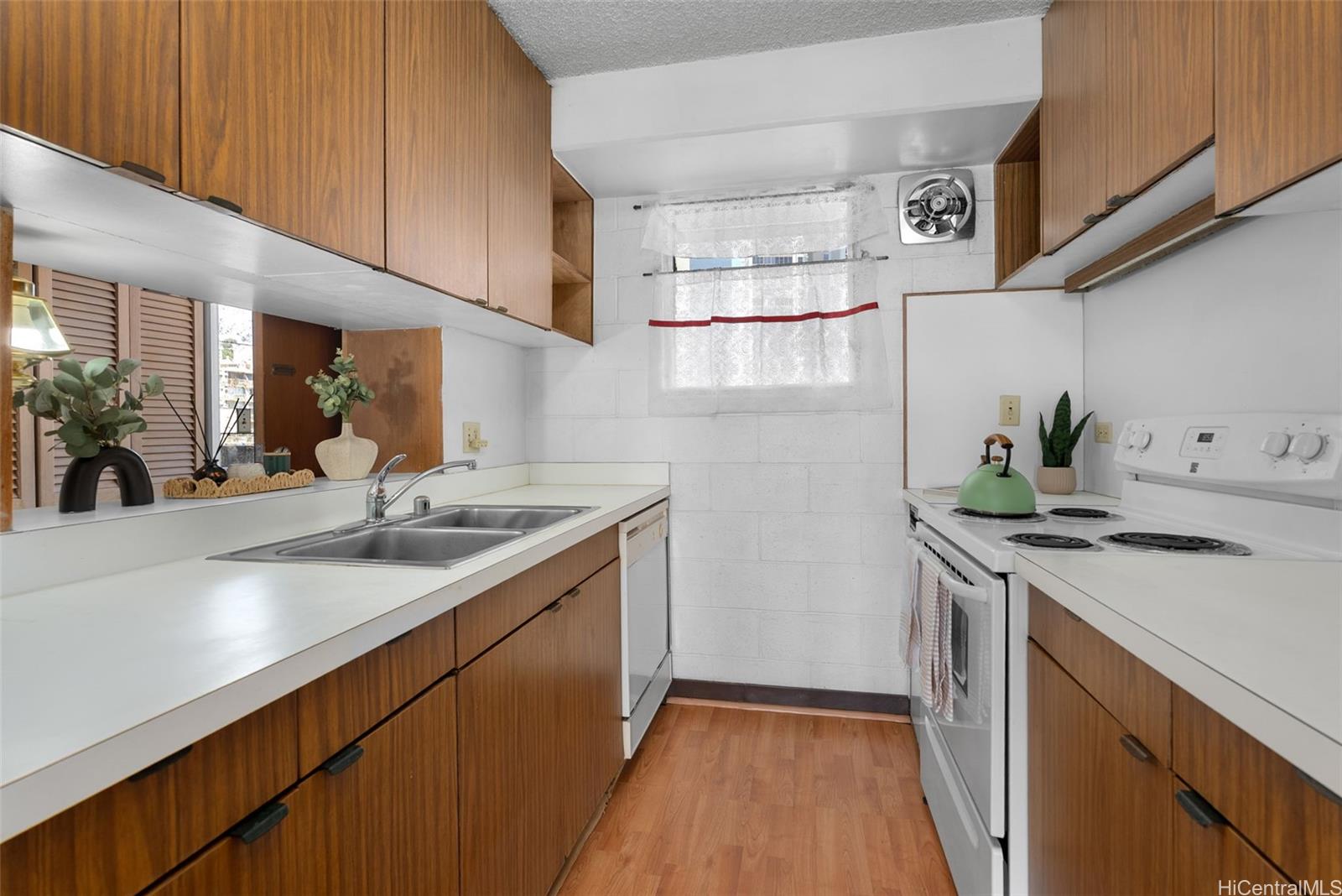 1073 Kinau condo # 1004, Honolulu, Hawaii - photo 10 of 22