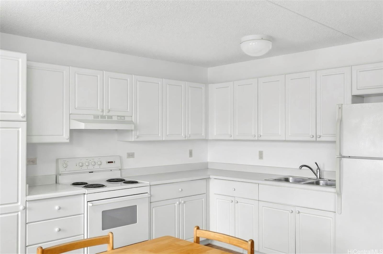 Prince Lunalilo condo # 501, Honolulu, Hawaii - photo 13 of 24