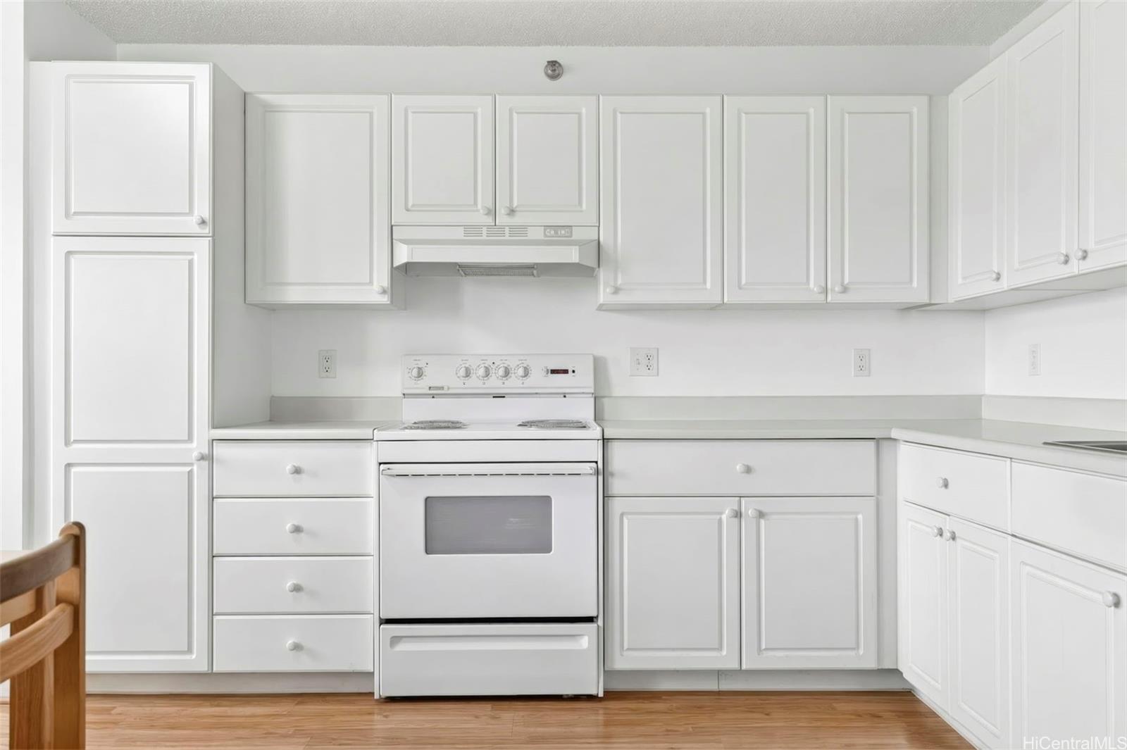 Prince Lunalilo condo # 501, Honolulu, Hawaii - photo 3 of 24