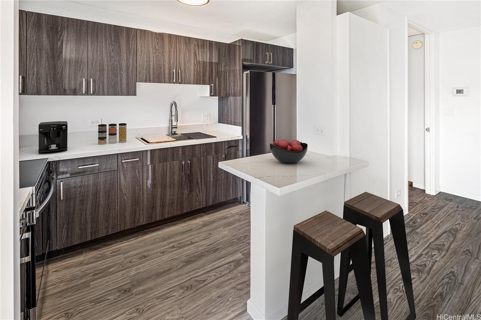 East Lake Apts condo # 606, Honolulu, Hawaii - photo 4 of 7