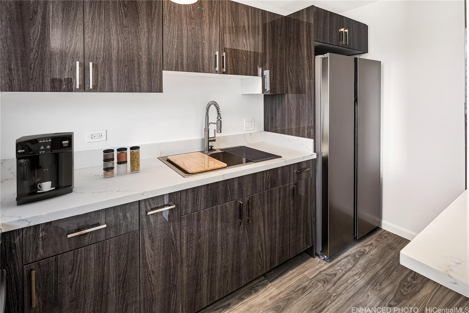 East Lake Apts condo # 606, Honolulu, Hawaii - photo 5 of 7