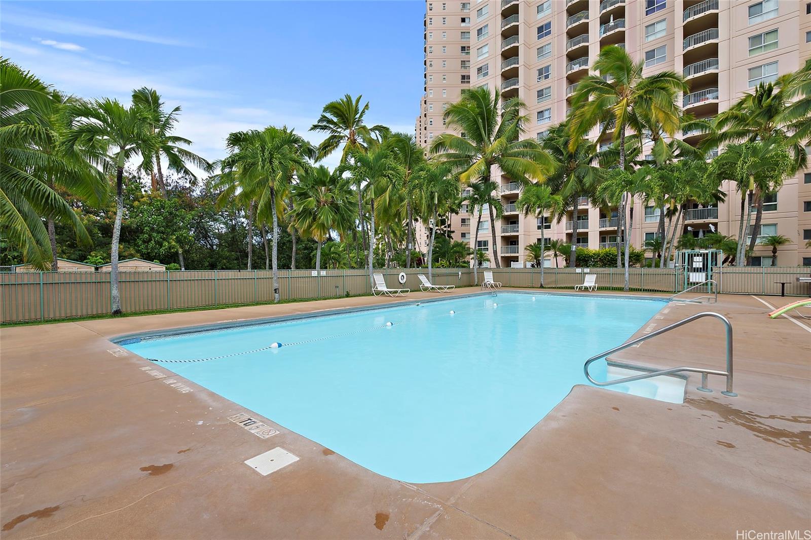 Country Club Village 2 condo # 403, Honolulu, Hawaii - photo 15 of 18