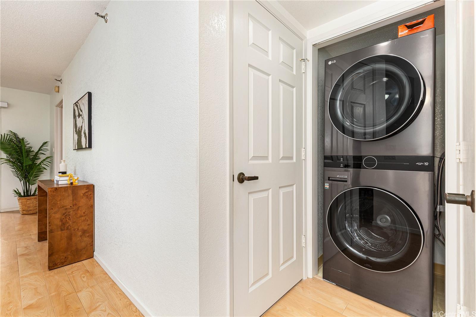 Country Club Village 2 condo # 406, Honolulu, Hawaii - photo 14 of 25