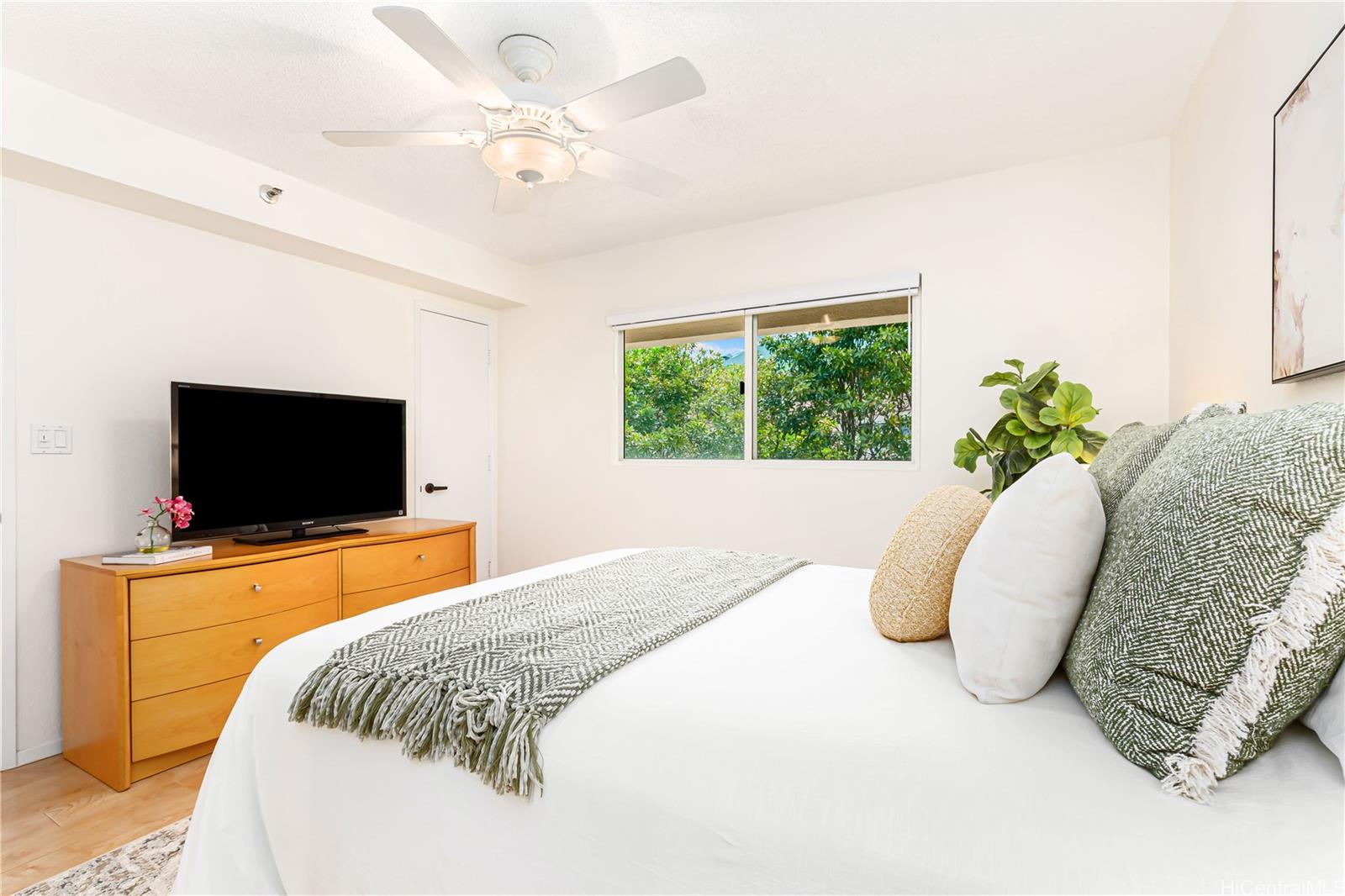 Country Club Village 2 condo # 406, Honolulu, Hawaii - photo 16 of 25