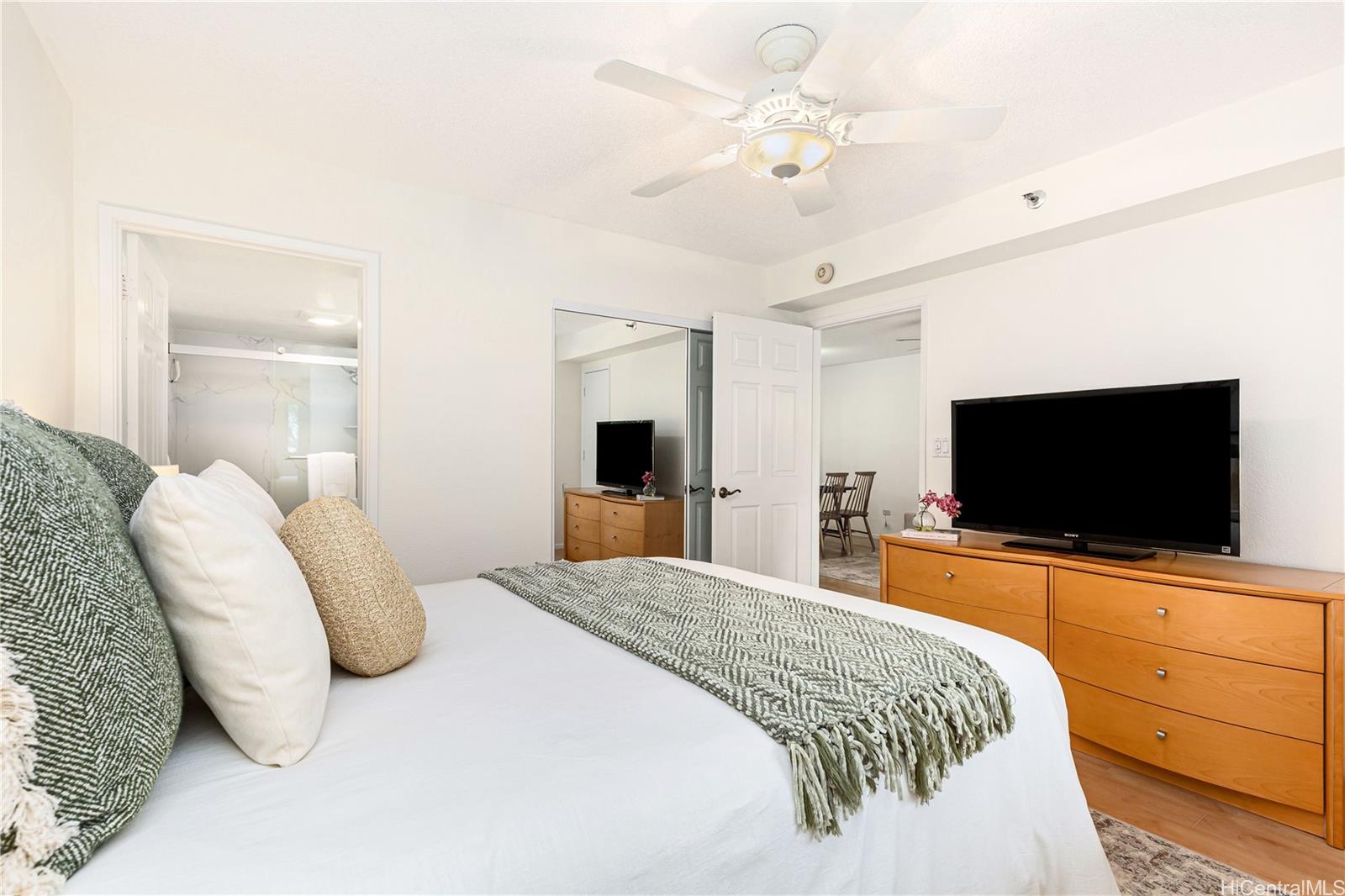 Country Club Village 2 condo # 406, Honolulu, Hawaii - photo 17 of 25