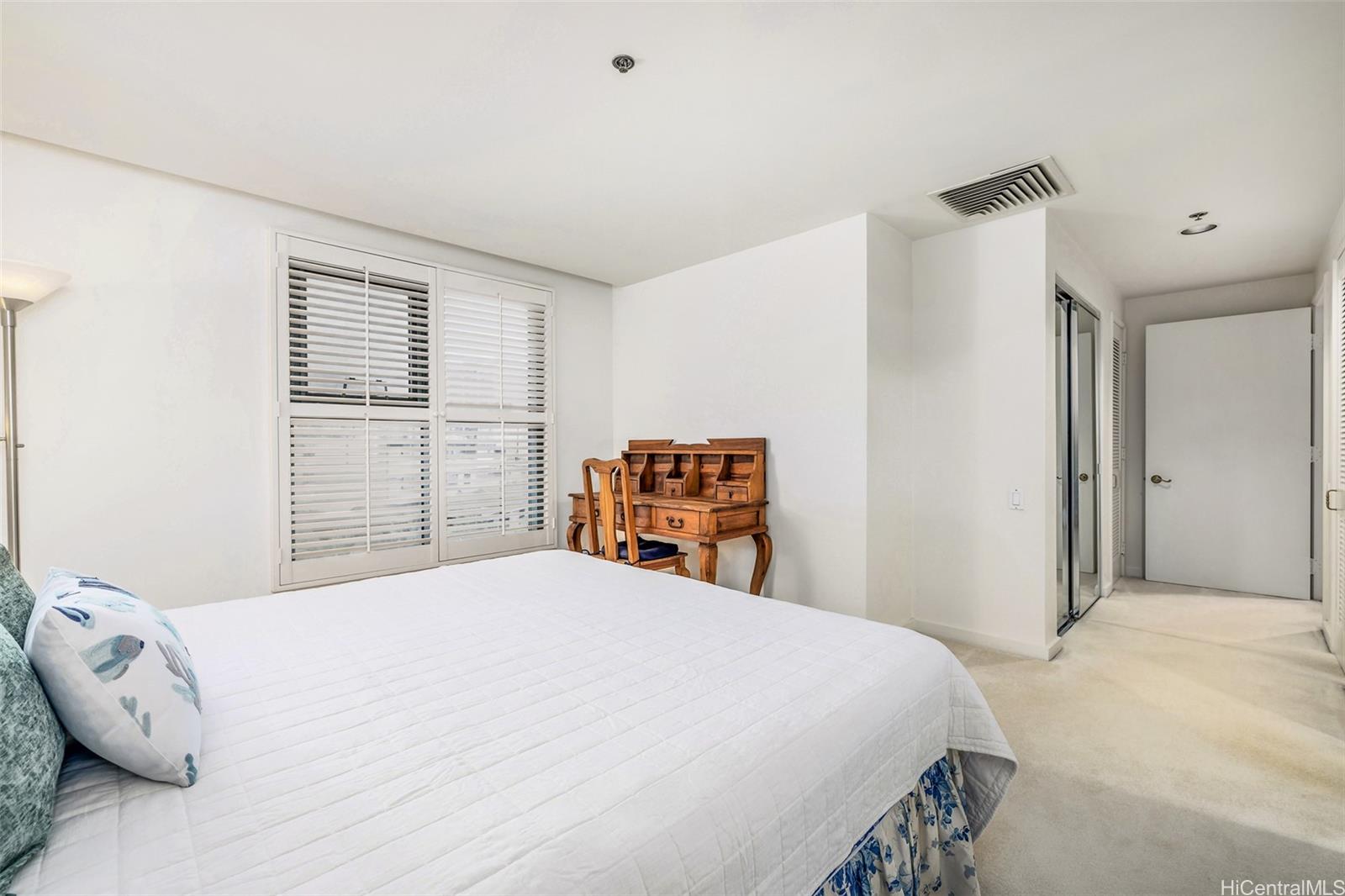 Queen Victoria Residences condo # 303, Honolulu, Hawaii - photo 12 of 21