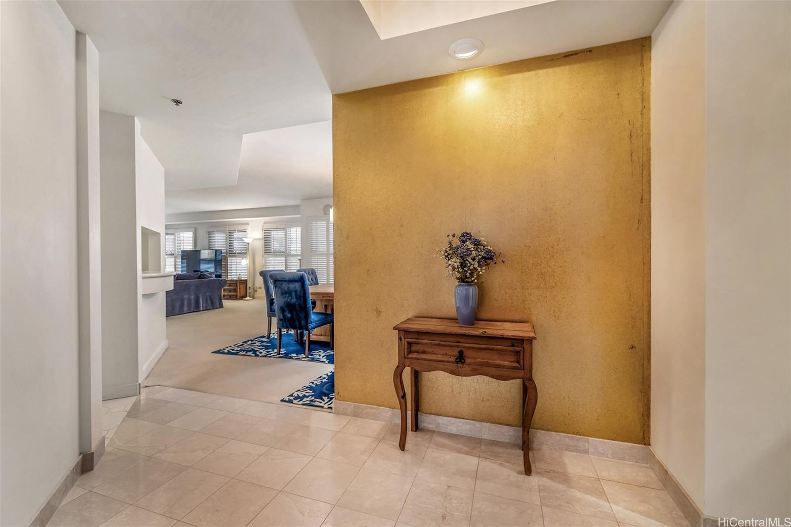 Queen Victoria Residences condo # 303, Honolulu, Hawaii - photo 14 of 21