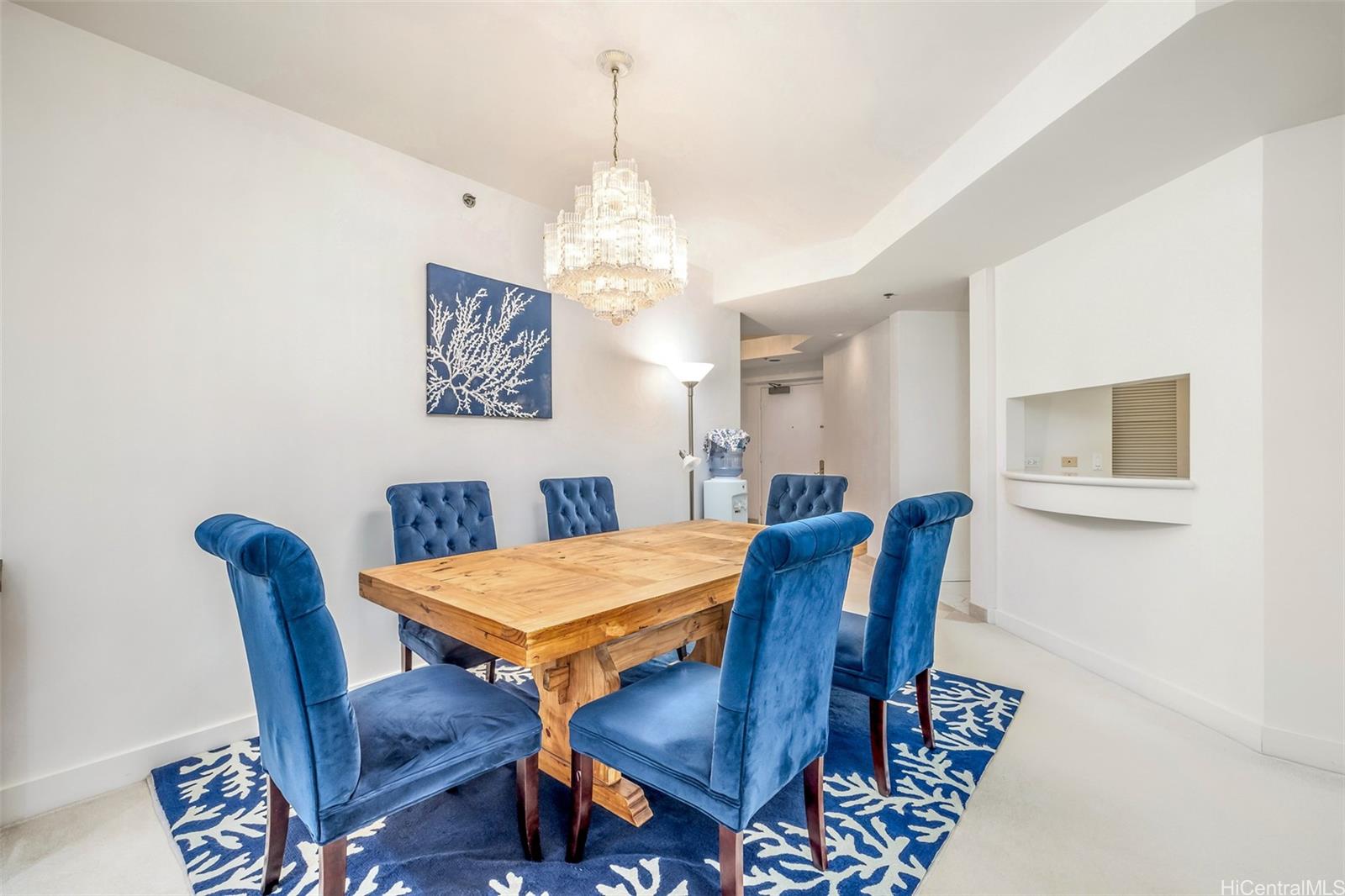 Queen Victoria Residences condo # 303, Honolulu, Hawaii - photo 4 of 21