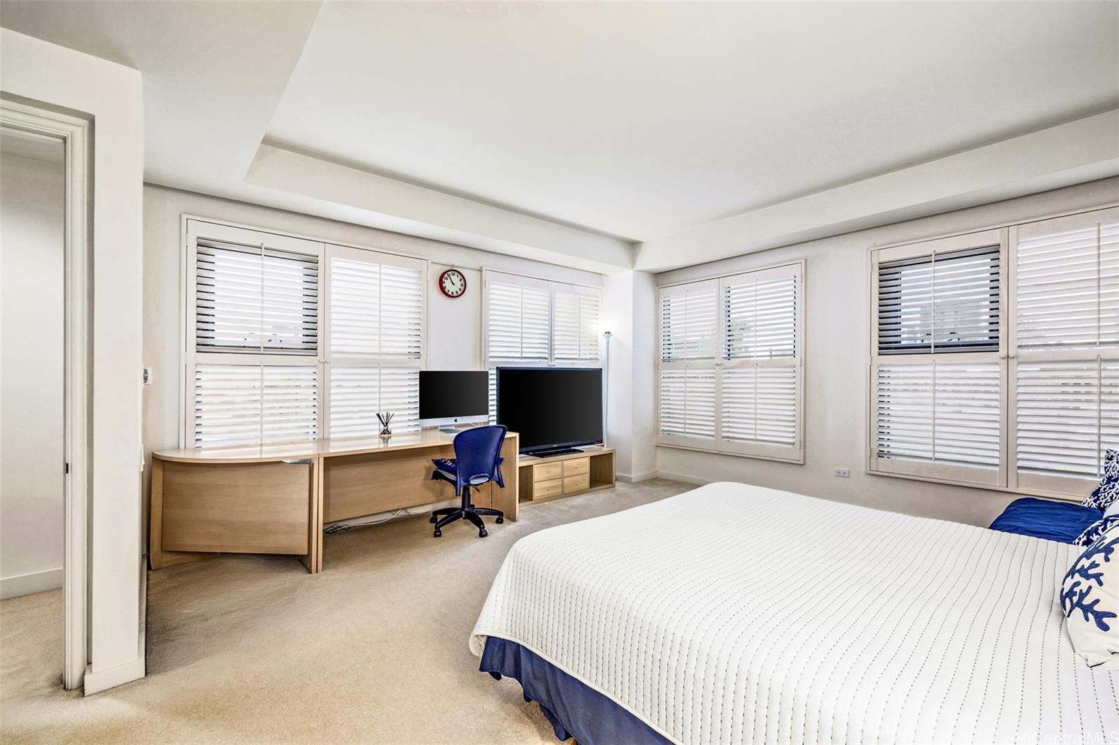 Queen Victoria Residences condo # 303, Honolulu, Hawaii - photo 6 of 21