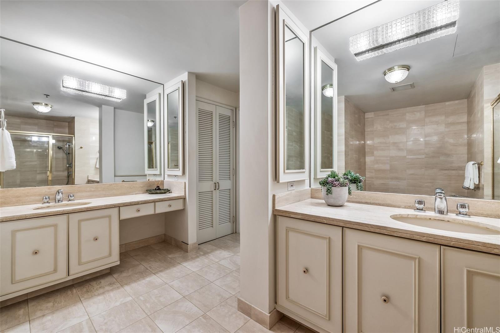 Queen Victoria Residences condo # 303, Honolulu, Hawaii - photo 8 of 21