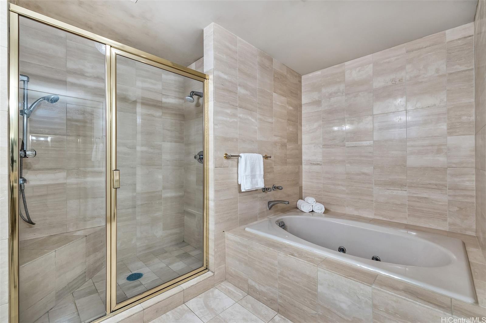 Queen Victoria Residences condo # 303, Honolulu, Hawaii - photo 9 of 21