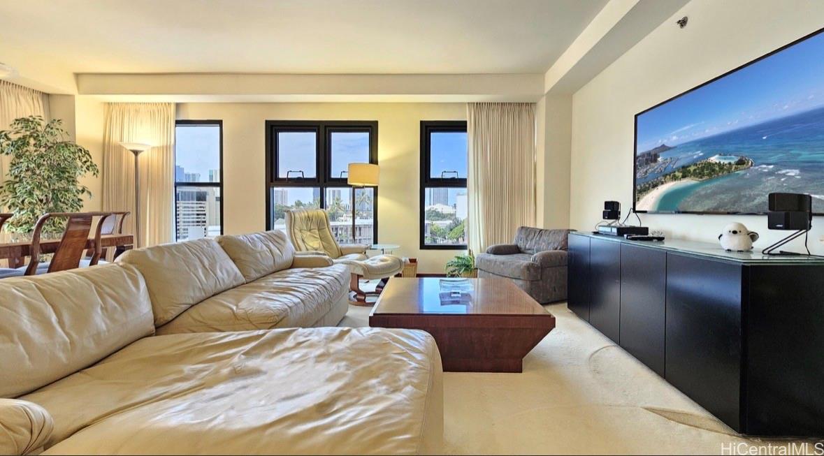 Queen Victoria Residences condo # 502, Honolulu, Hawaii - photo 4 of 25