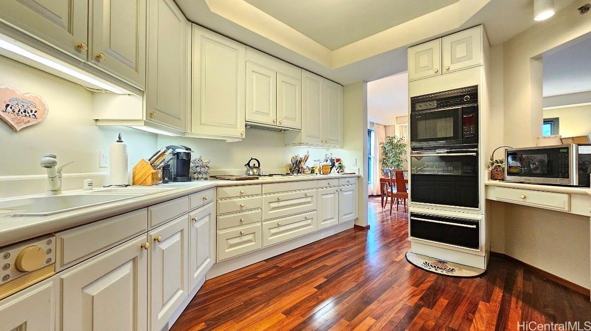 Queen Victoria Residences condo # 502, Honolulu, Hawaii - photo 7 of 25