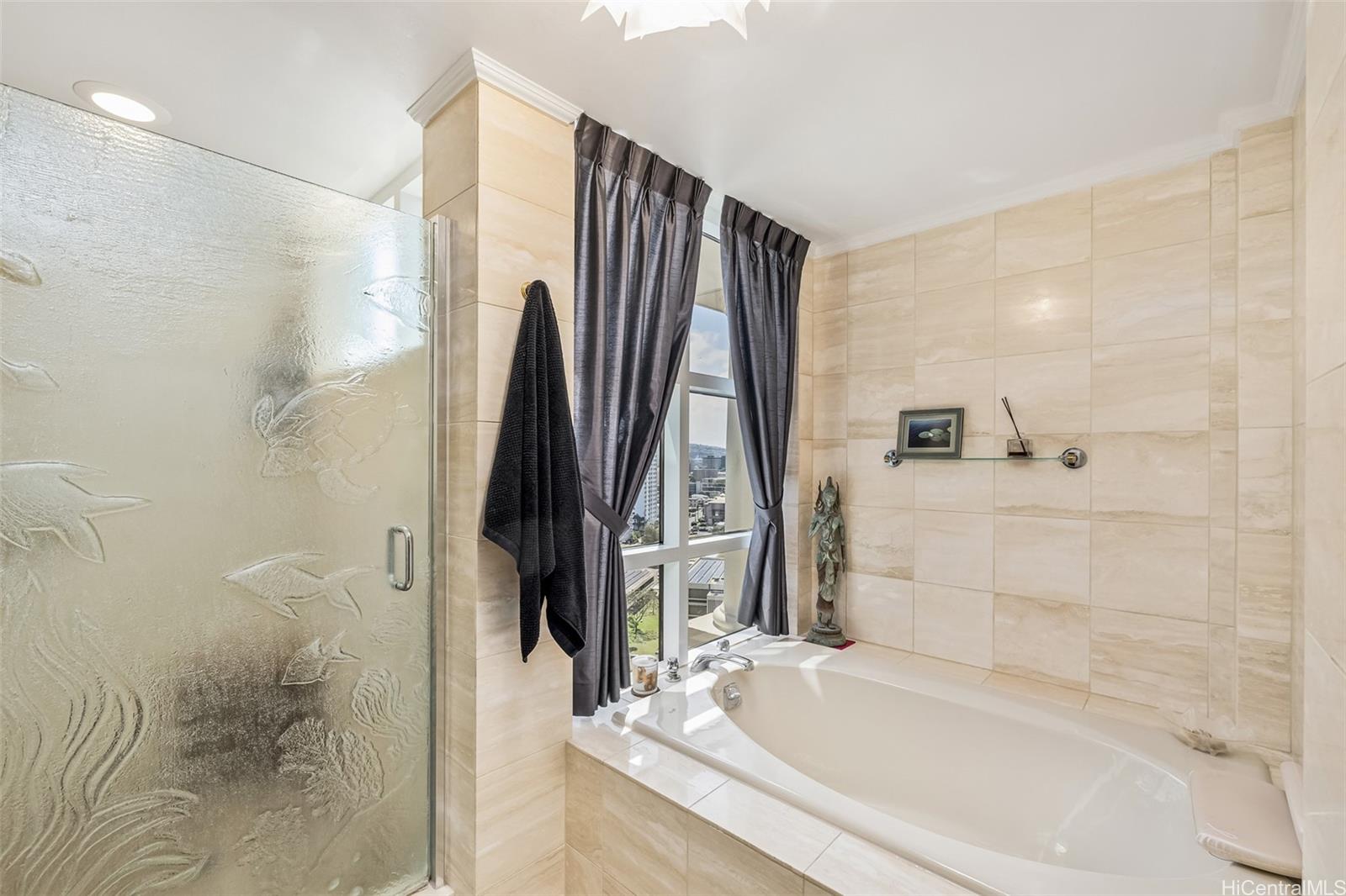 Queen Victoria Residences condo # PH 3, Honolulu, Hawaii - photo 13 of 22