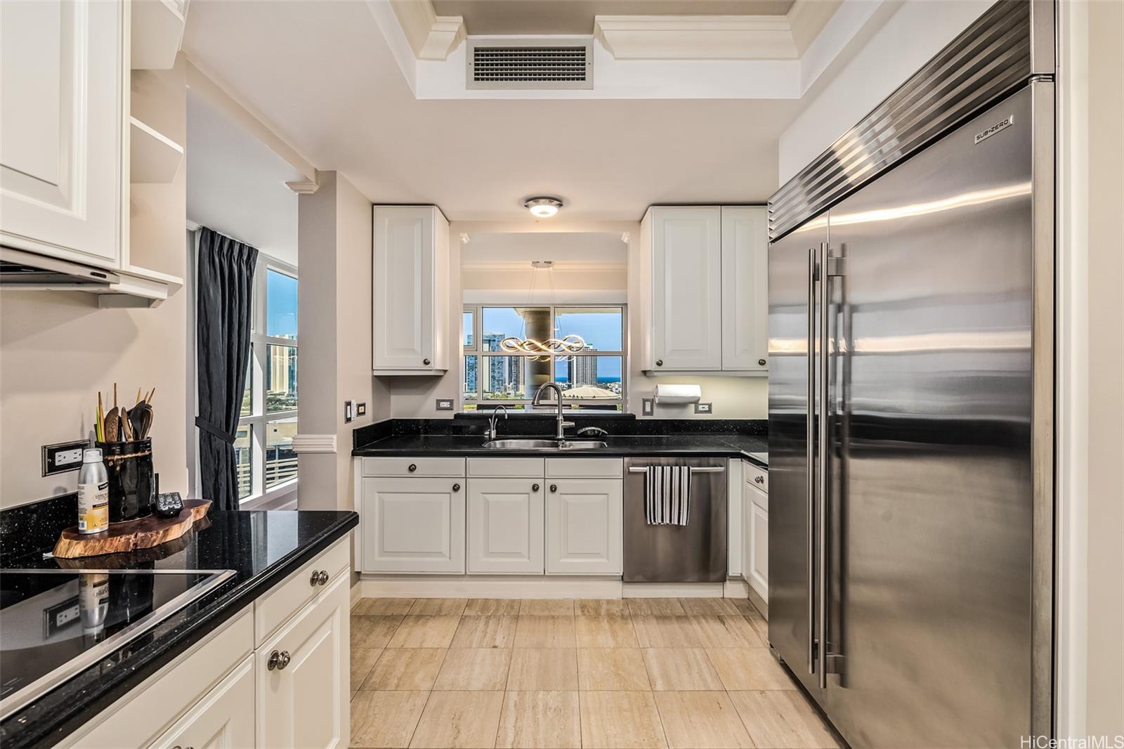 Queen Victoria Residences condo # PH 3, Honolulu, Hawaii - photo 3 of 22