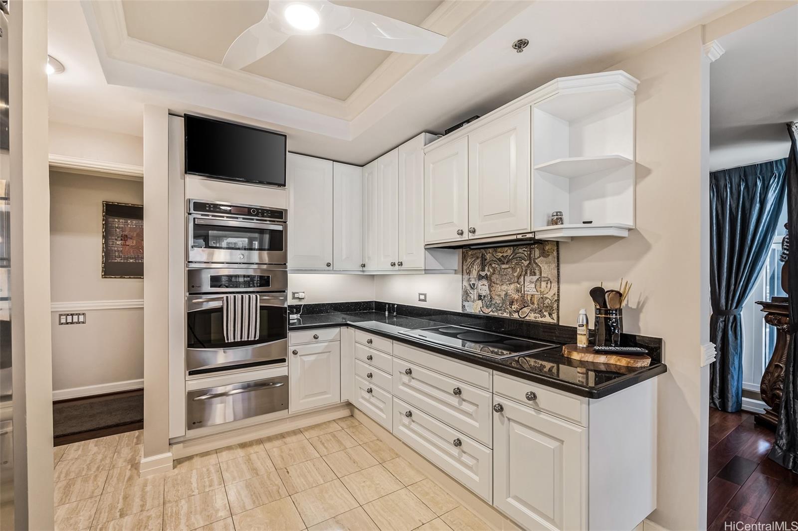 Queen Victoria Residences condo # PH 3, Honolulu, Hawaii - photo 5 of 22