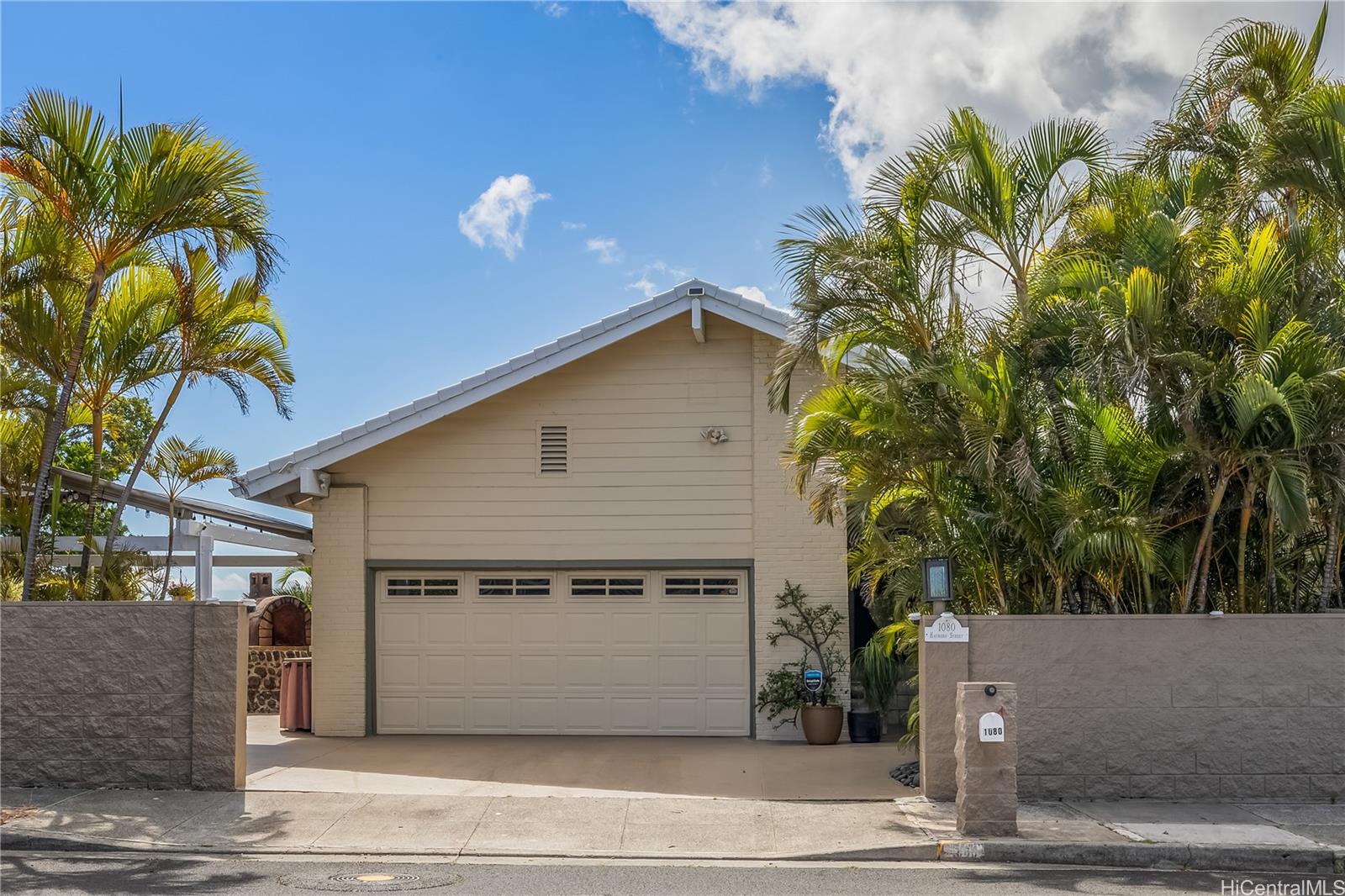 1080  Kaumoku Street Mariners Ridge, Hawaii Kai home - photo 2 of 20