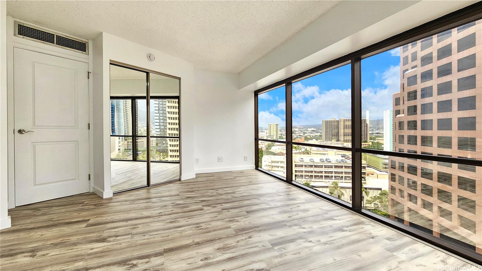 Executive Centre condo # 1411, Honolulu, Hawaii - photo 14 of 24