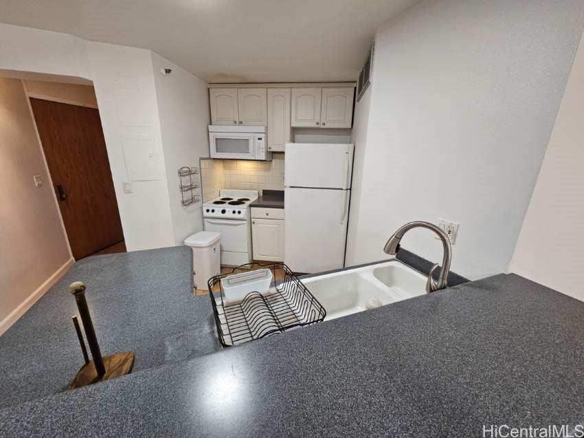 1088 Bishop St Honolulu - Rental - photo 6 of 12