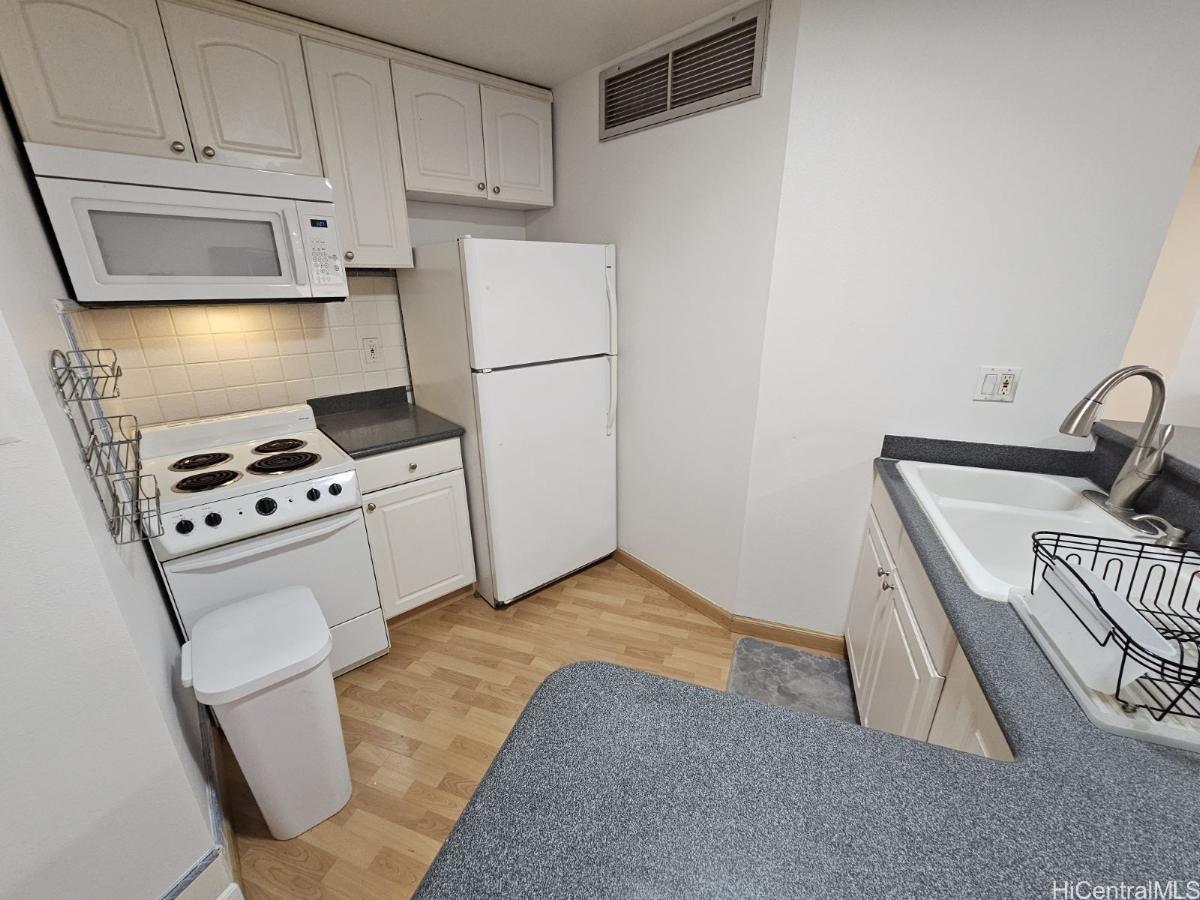 1088 Bishop St Honolulu - Rental - photo 7 of 12