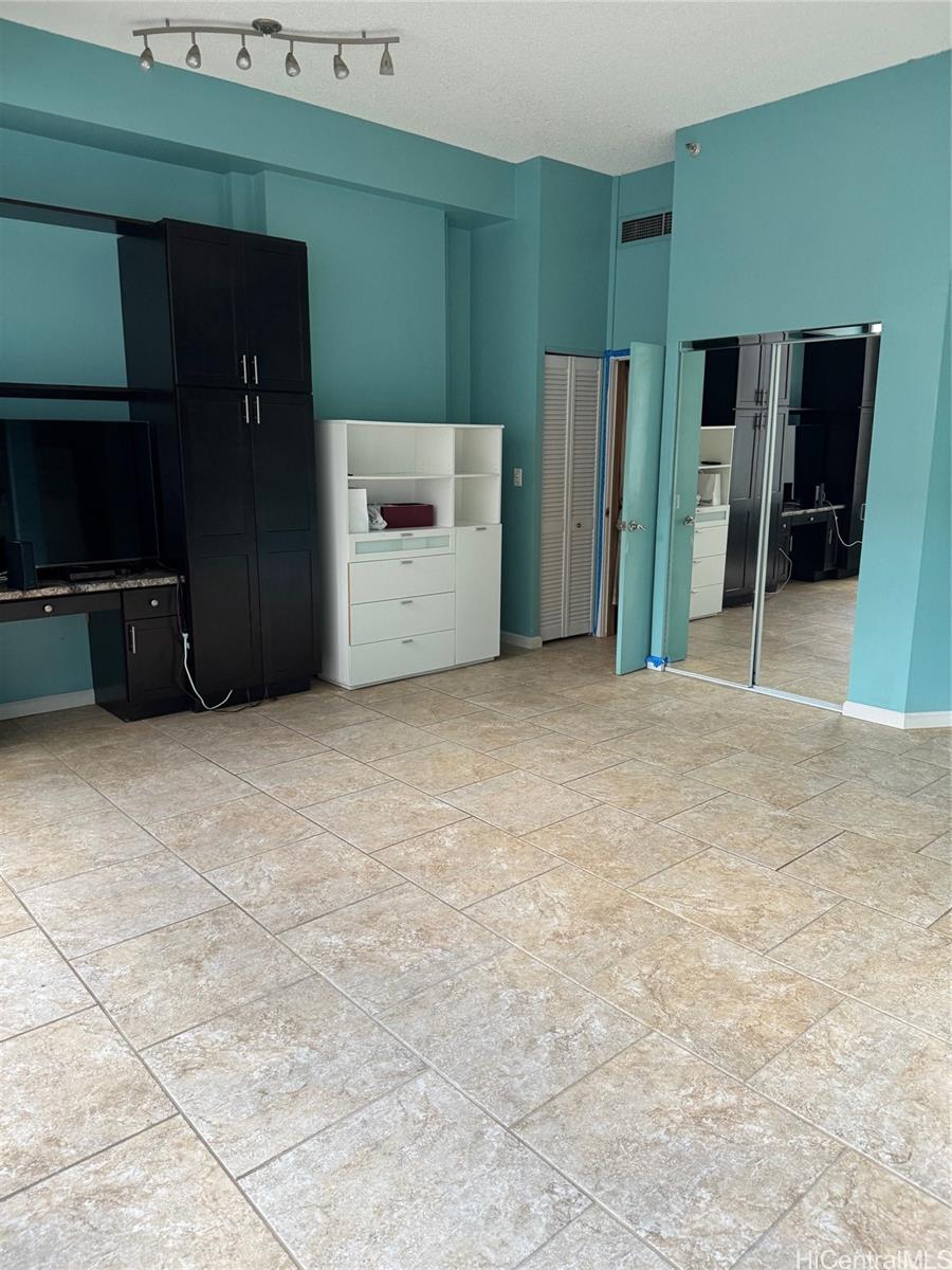 Executive Centre condo # 203, Honolulu, Hawaii - photo 20 of 25