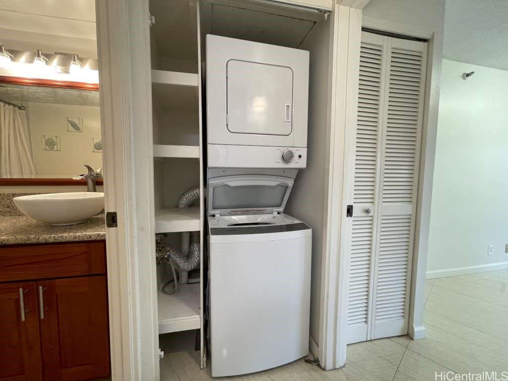 1088 Bishop St Honolulu - Rental - photo 7 of 14