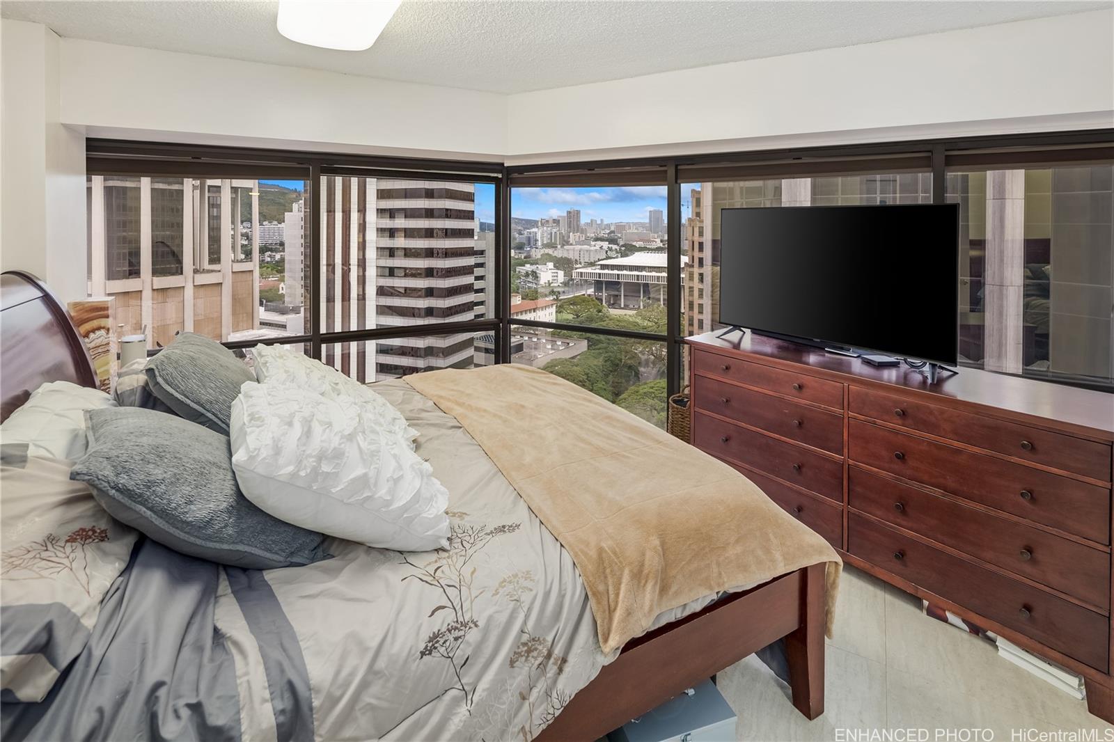 Executive Centre condo # 2210, Honolulu, Hawaii - photo 4 of 13