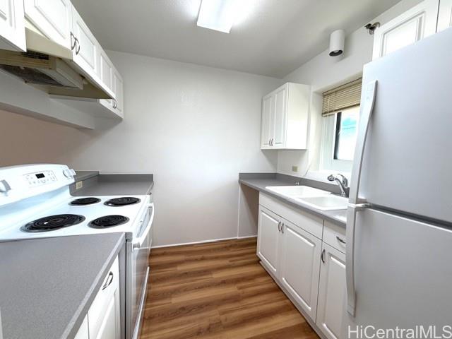 1090 Ala Napunani St Honolulu - Rental - photo 2 of 9