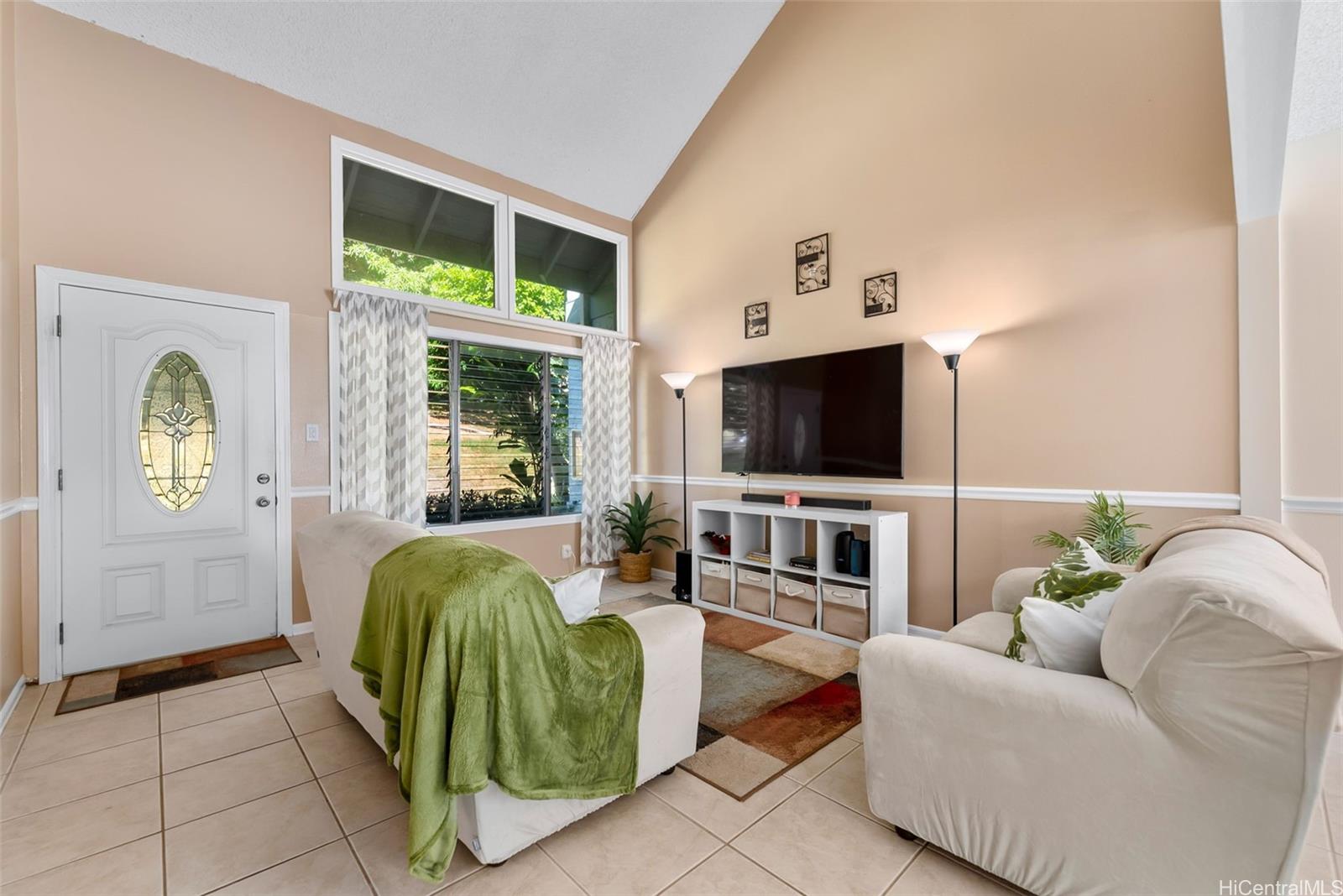 1090 Kumukumu Street townhouse # C, Honolulu, Hawaii - photo 4 of 19