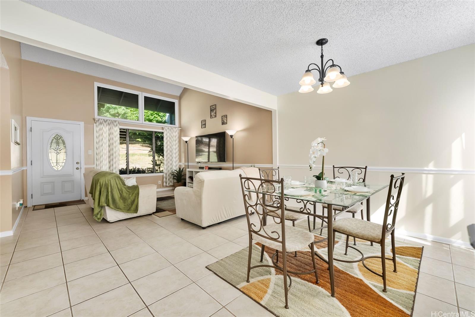 1090 Kumukumu Street townhouse # C, Honolulu, Hawaii - photo 5 of 19