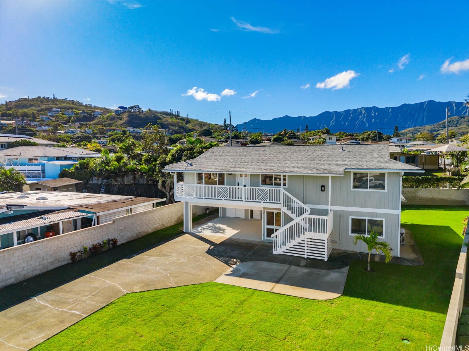 1091  Alahaki St Enchanted Lake, Kailua home - photo 2 of 10