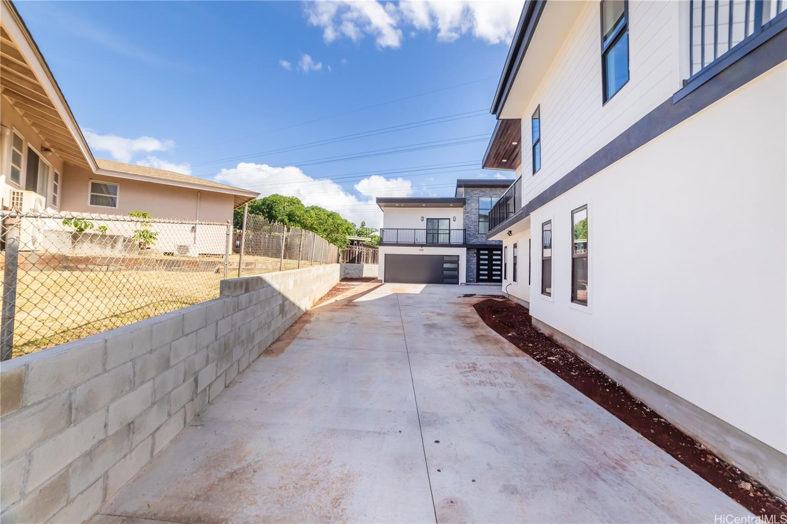 1091  Puu Alani Way Pearl City-upper, PearlCity home - photo 2 of 21