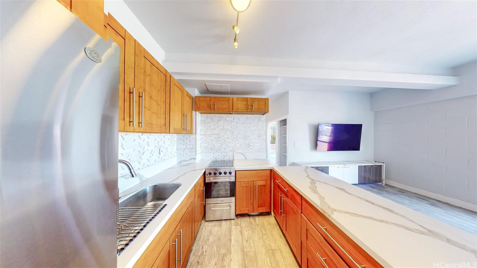Beretania-Pensacola condo # 301, Honolulu, Hawaii - photo 2 of 20