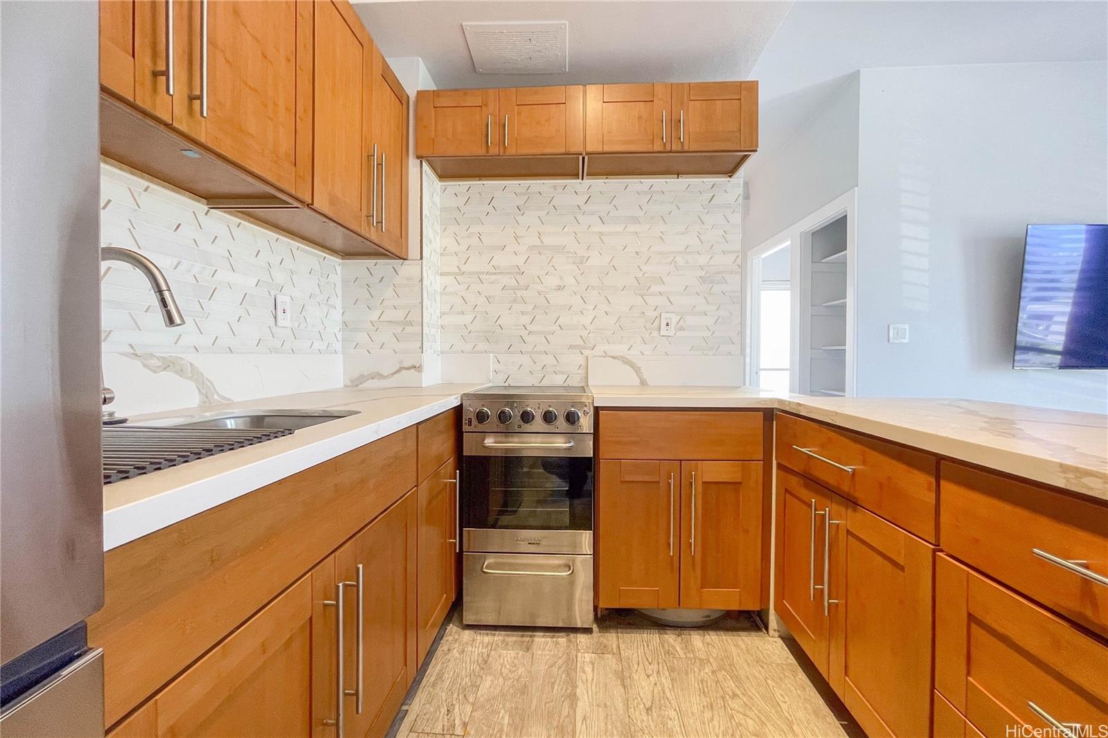 Beretania-Pensacola condo # 301, Honolulu, Hawaii - photo 6 of 20