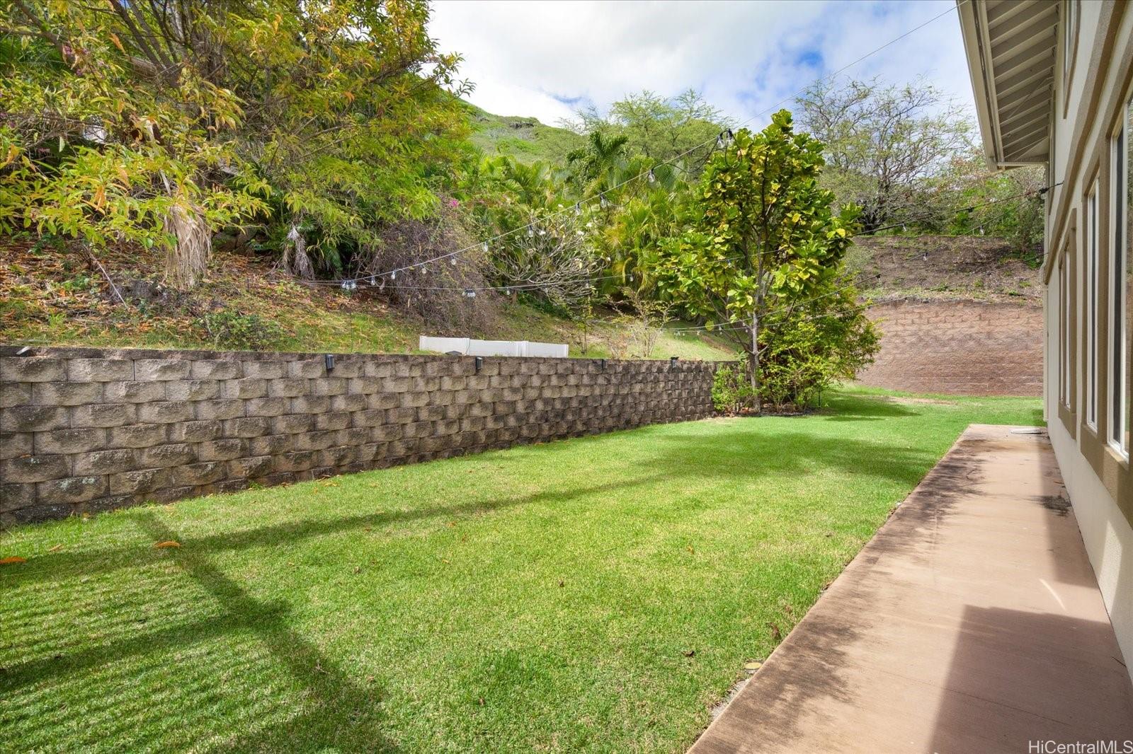 1098  Kuekue Street Kamilo Nui, Hawaii Kai home - photo 22 of 24